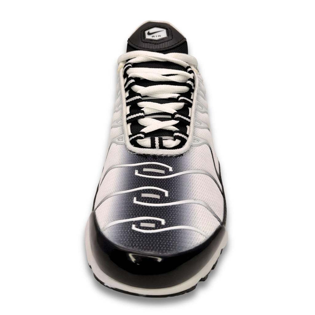 Tenis Nike Air Max Plus Black And White Hombre