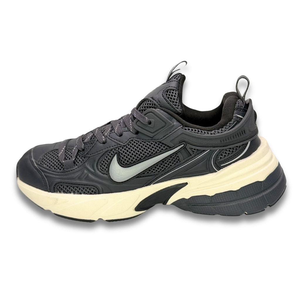 Tenis Mujer Nike V2K Run Black Unisex